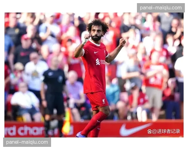 特写:利物浦对阵埃弗顿,进球后的萨拉赫跑向场边与刚刚伤愈的队友阿诺德拥抱 特写:利物浦对阵埃弗顿,进球后的萨拉赫跑向场边与刚刚伤愈的队友阿诺德拥抱