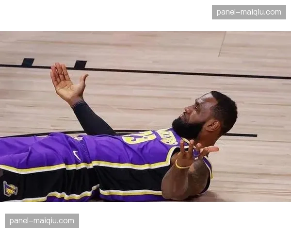 里夫斯左侧腹斜肌二级拉伤，预计缺席4-6周时间